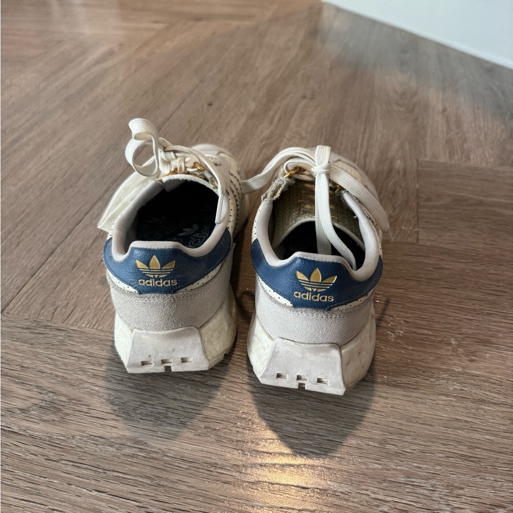 Adidas Women’s Sneakers Size 6